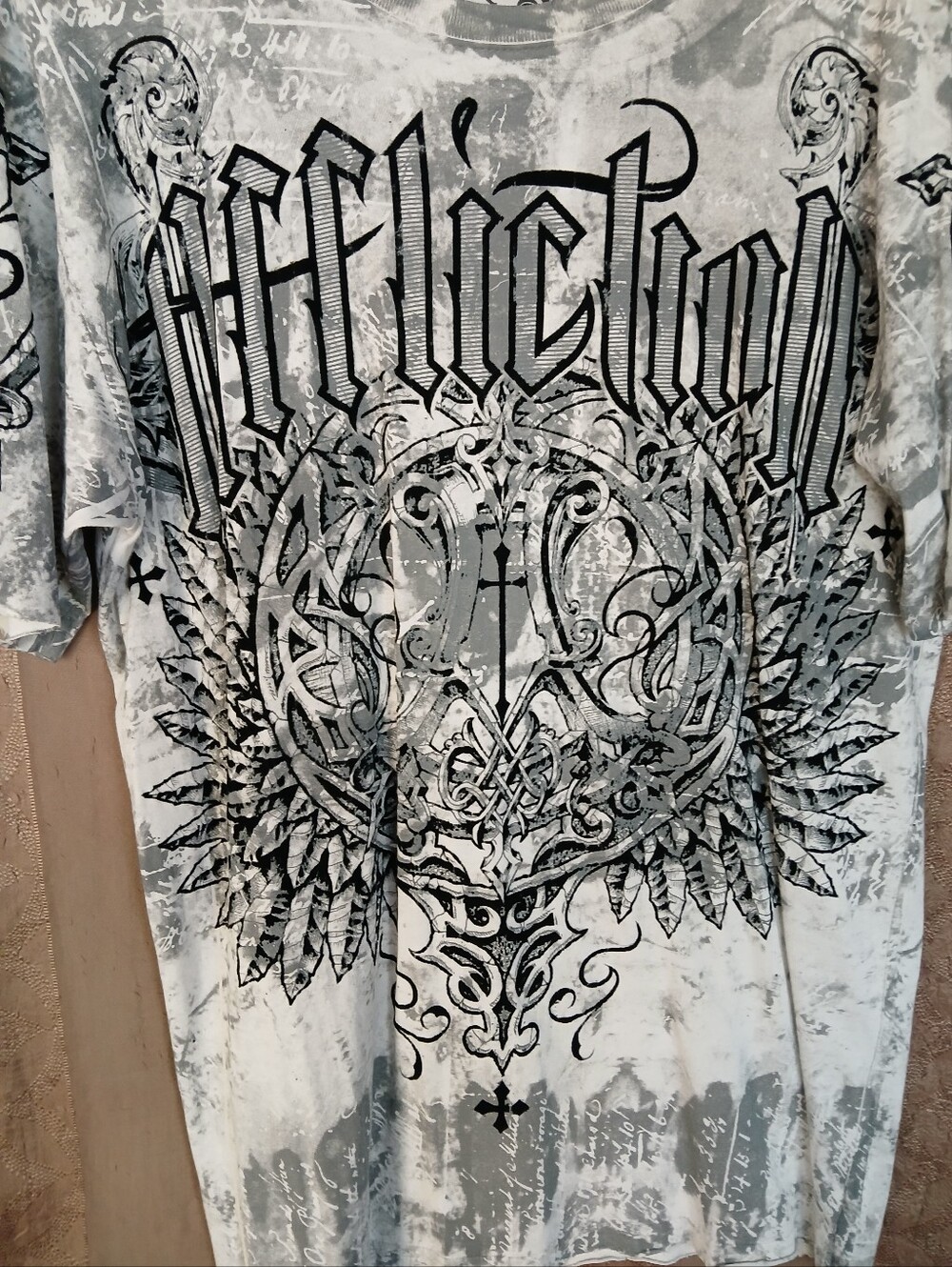 💎 Affliction Men's Top White & Gray Ornate Graphic Tee - Picture 8 of 8